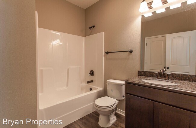 Building Photo - 3 br, 3 bath House - 1133 E. Loren
