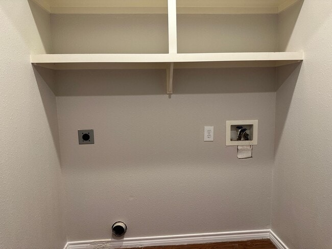 Building Photo - 3 bed 2 bath Frenship ISD