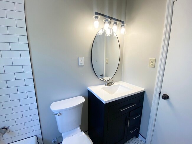 Building Photo - 2140 Silverdale Rd