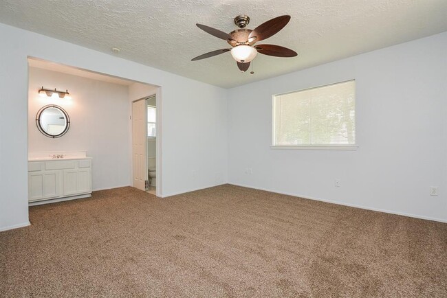 Building Photo - 15702 Timber Rock Dr