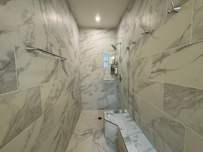 Building Photo - Stylish 3 Bed 2.5 Bath Interior Townhome I...