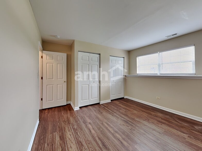 Building Photo - 4609 Vista Dr