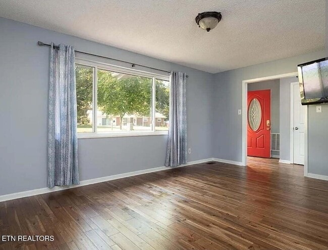 Building Photo - 128 Farlow Dr