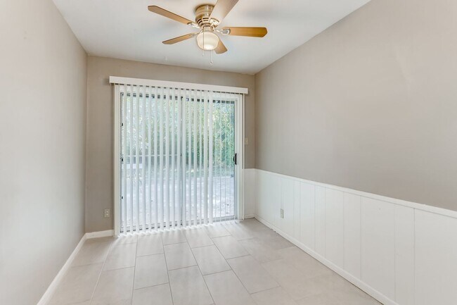 Building Photo - 3 Bedroom / 1 Bath w/ Carport (SOCO / 7870...