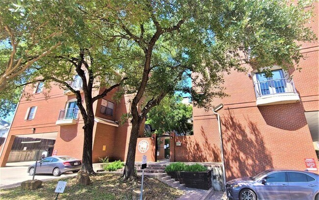 Building Photo - 106 E 30th St