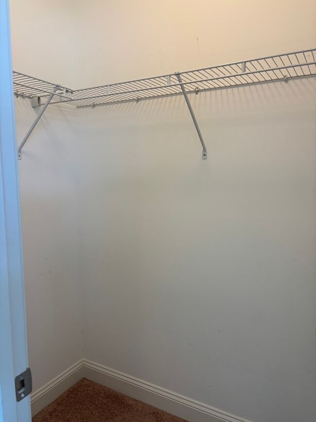 Building Photo - 531 Waterlily Dr