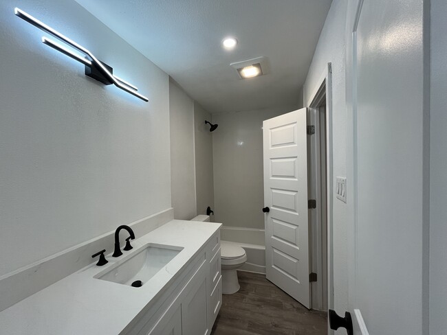 secondary bathroom (connected to bedroom and hallway)) - 1621 Rutland Dr