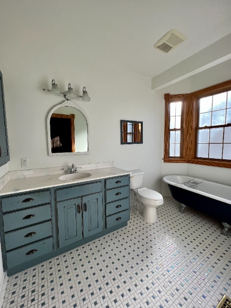 Building Photo - Charming Three Bedroom Home!