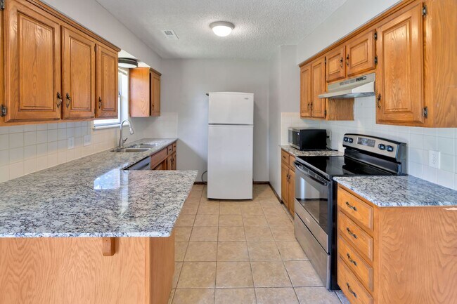 Building Photo - 4502 Garden Center Dr