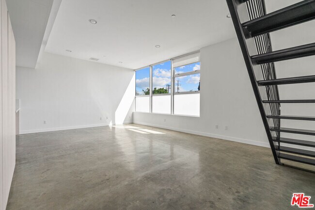Building Photo - 660 Rose Ave