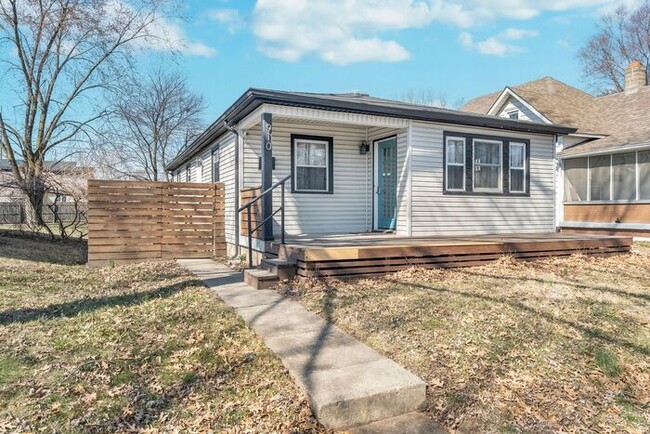 Building Photo - Charming 3-Bedroom Bungalow with Updated K...