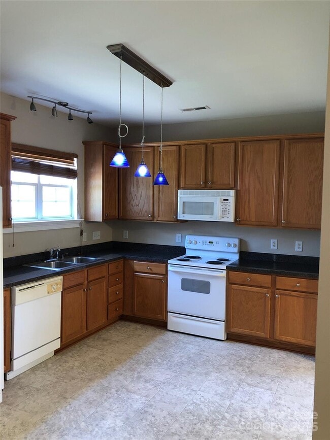 Building Photo - 7846 Jester Park Dr