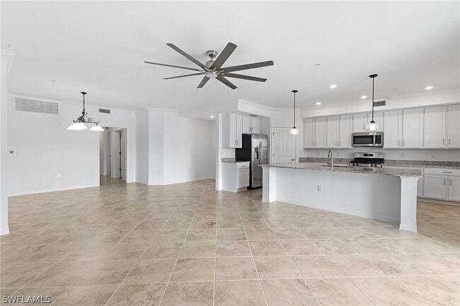 Building Photo - 15975 Grassland Ln