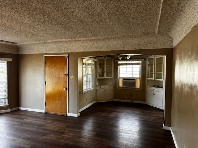 Building Photo - 9610 Rosecrans Ave