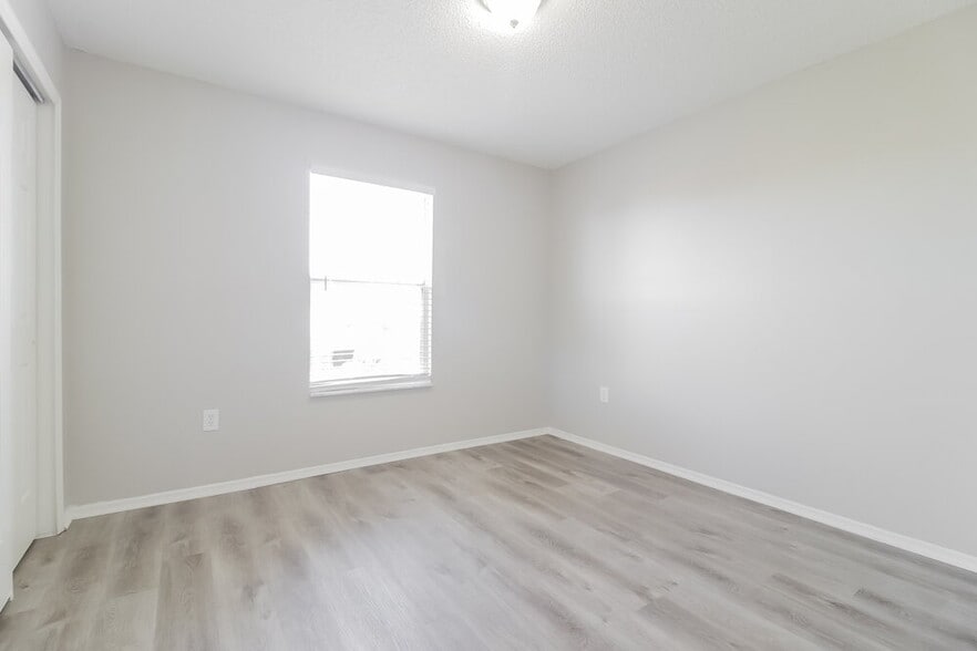 Building Photo - 3220 Fairfield Dr