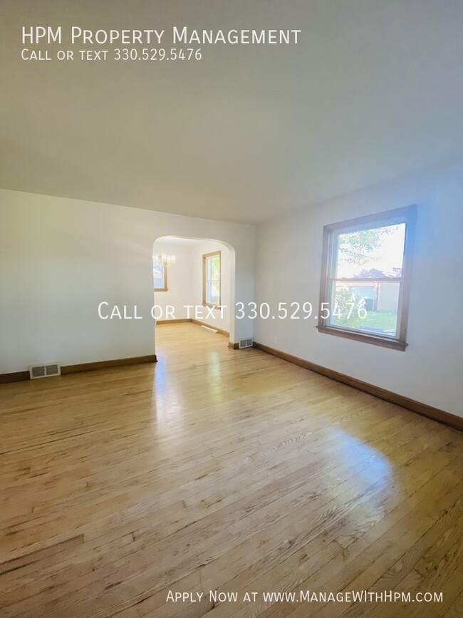 Building Photo - Free First Month Rent Special