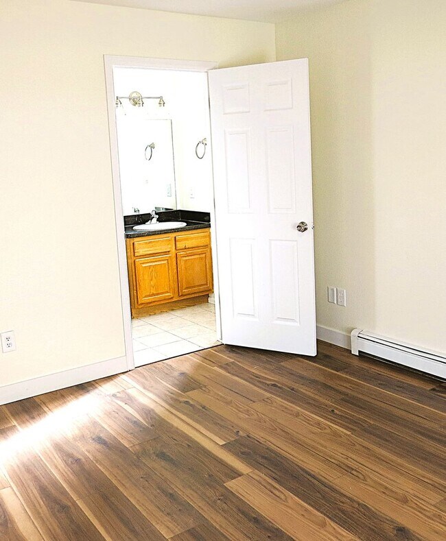 Building Photo - FREE RENT UNTIL THE END OF THE MONTH!!!