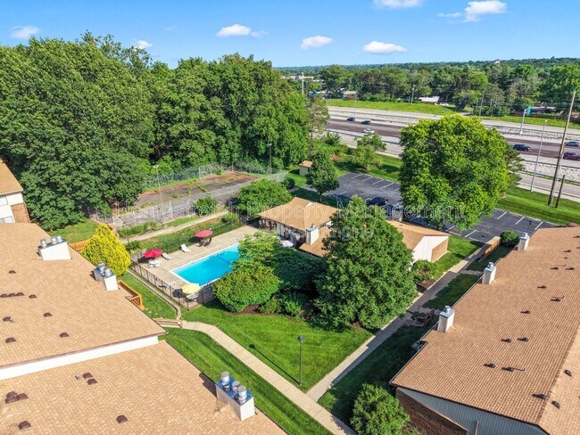 Building Photo - 1536 Springlet Ct