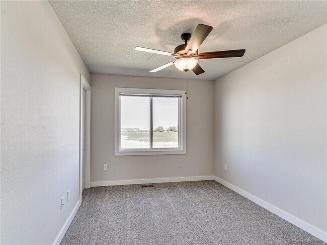 Building Photo - 6942 Bluebell Ct