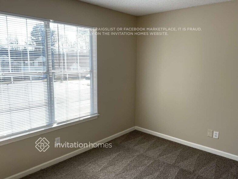 Building Photo - 301 Summer Hill Cir