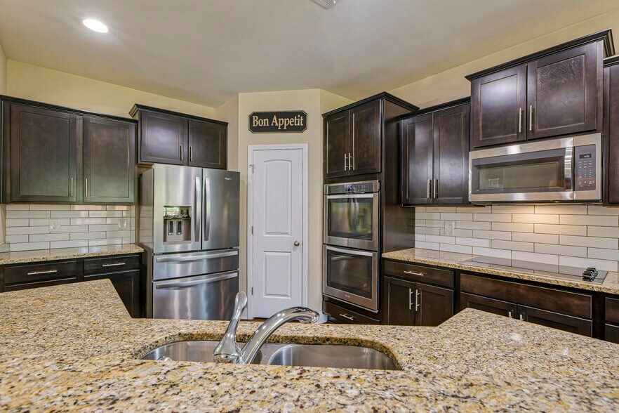 Building Photo - 1608 Cascade Falls Ln