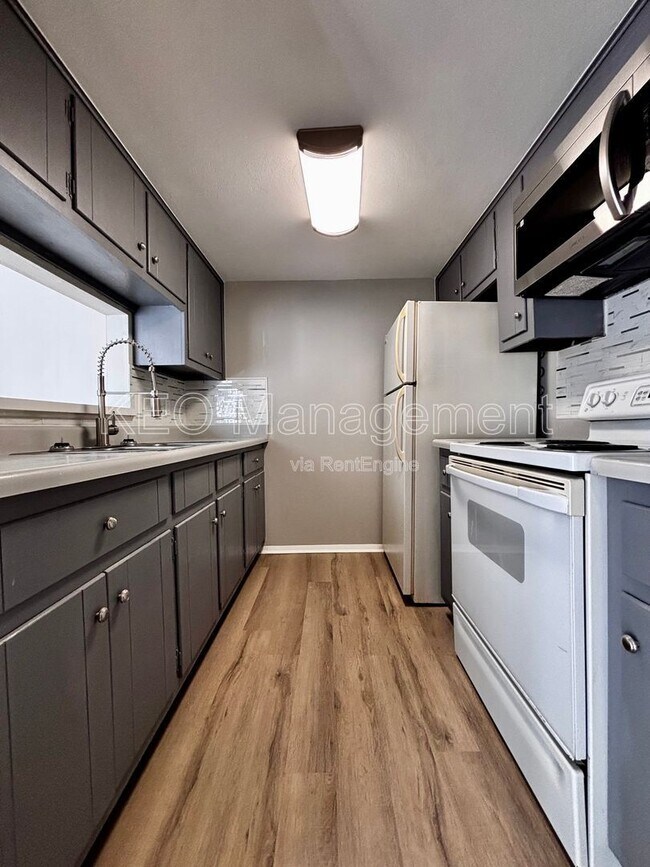 Building Photo - 4420 Flowerdale Ave