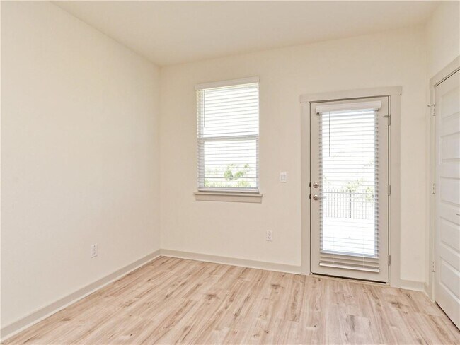 Building Photo - 7512 Daves Landing Dr