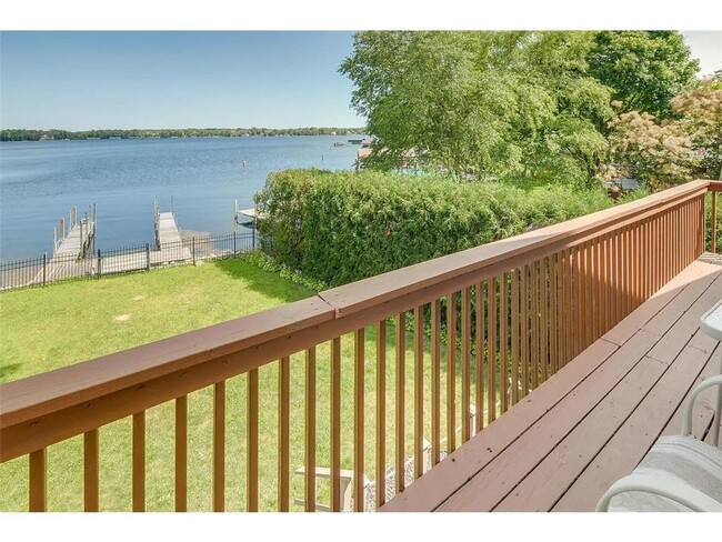 Building Photo - 16926 Grays Bay Blvd