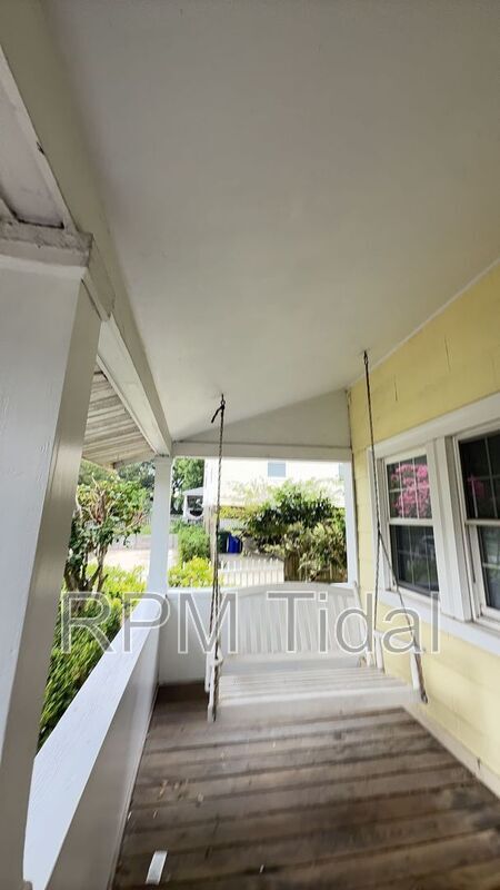 Building Photo - 224 A View Ave