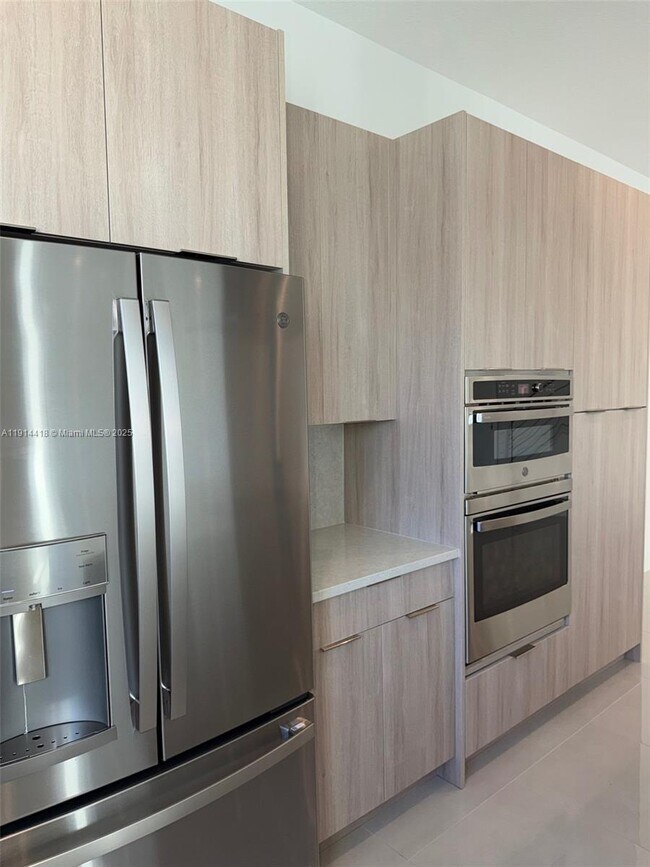 Building Photo - 1438 SW 23rd St