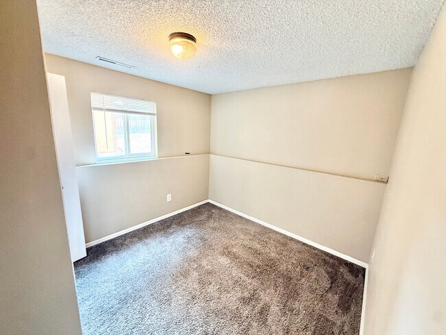 Building Photo - 4 Bedroom on Dublin available soon!
