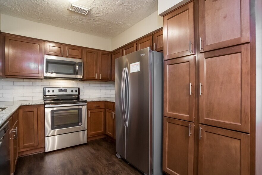 Building Photo - 3206 Teakwood Cir