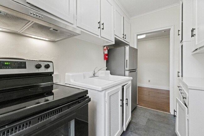 Building Photo - 38-40 Cedar Street Unit 335