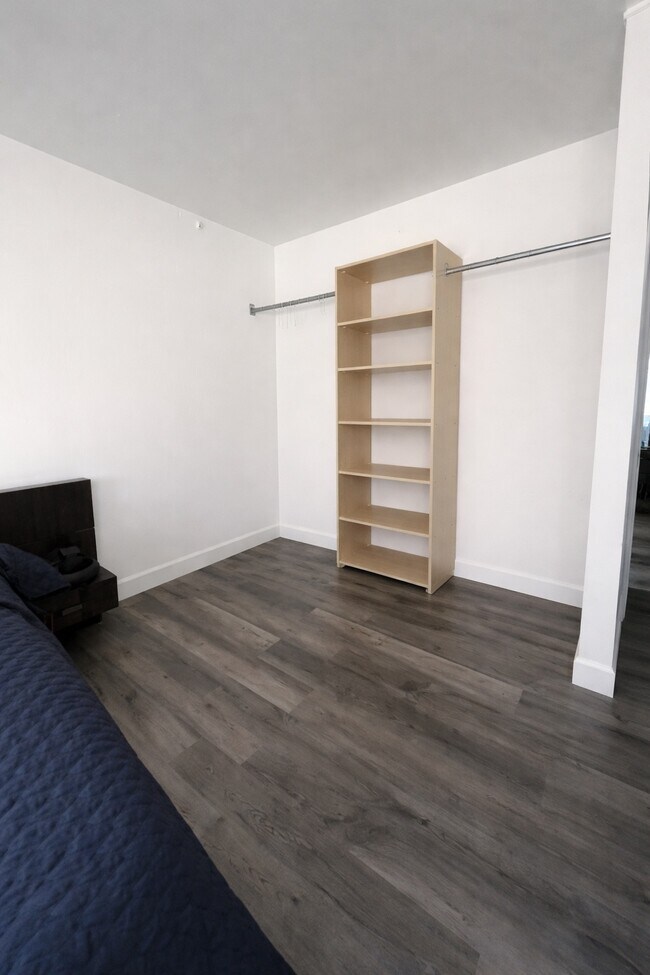 Building Photo - 4 Commodore Dr