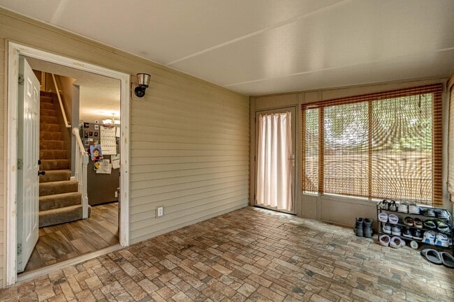 Building Photo - 511 Henry St