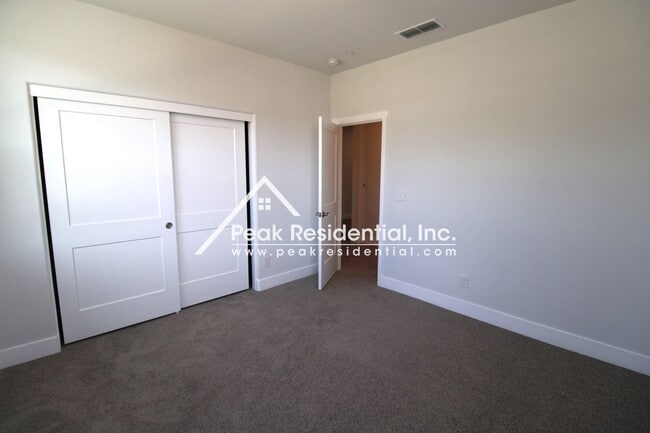 Building Photo - 4 br, 3 bath House - 8200 Triplefin Way