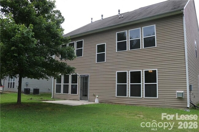 Building Photo - 10000 Seven Oaks Dr