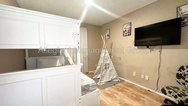 Building Photo - 223 Lake Davenport Estates Dr