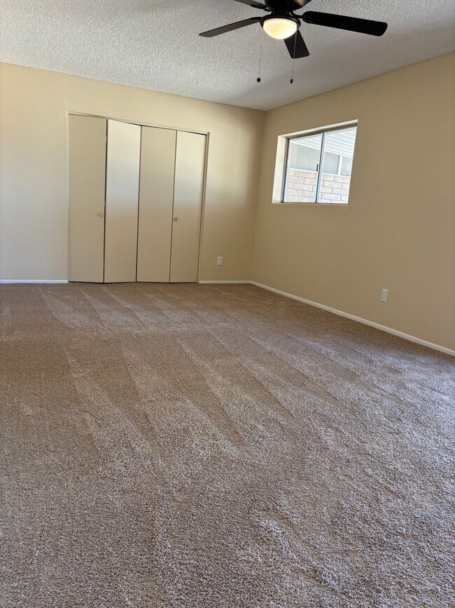 Building Photo - 9920 N 97th Dr