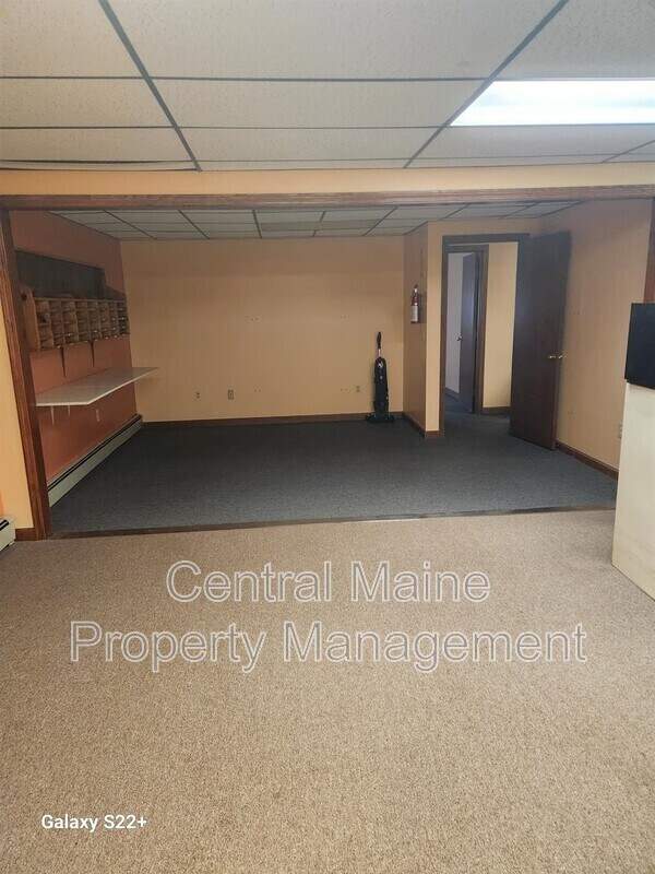 Building Photo - 571 Sabattus St