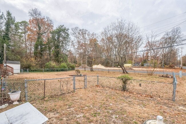 Building Photo - Updated 2 bedroom 2 bath Home in Laurel La...