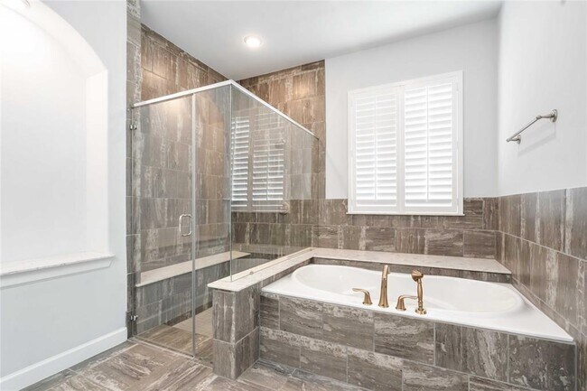 Building Photo - 1303 Gardenia Dr