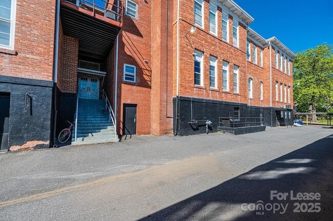 Building Photo - 426 2nd Ave SE