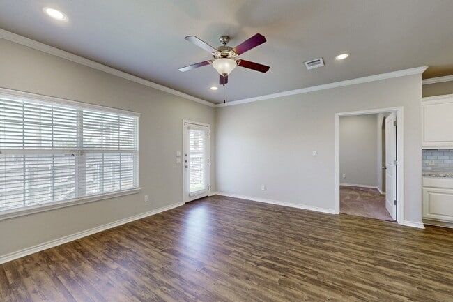 Building Photo - Welcome Home to Summit Crossing