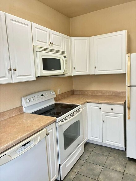 Building Photo - 1209 E Fortification St