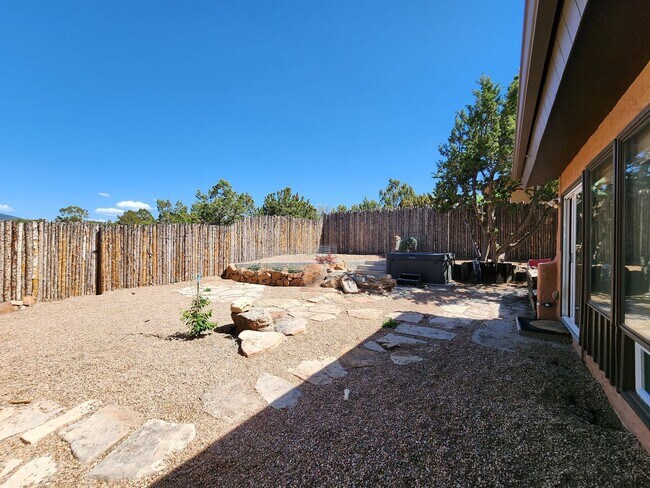 Building Photo - 2203 Vela St