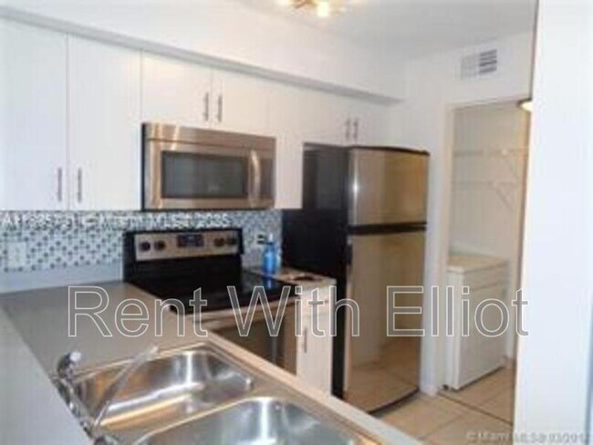 Building Photo - 650 S Park Rd