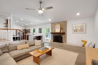 Building Photo - 2502 Side Cove