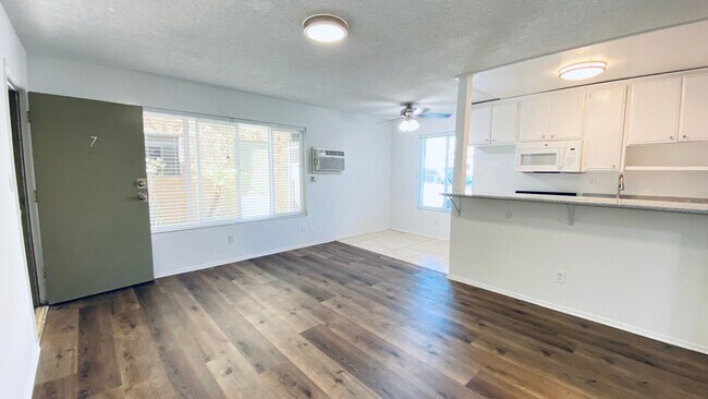 Interior Photo - 5708 Tujunga Ave