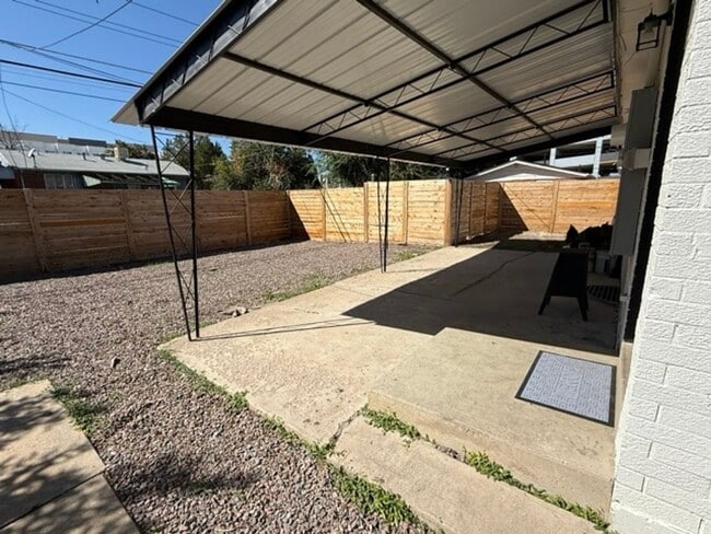 Building Photo - Charming 3BR Duplex in Aurora